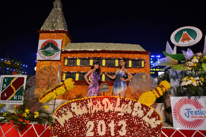 Carnaval Hoa 2013: Đêm hội rực rỡ sắc màu hoa