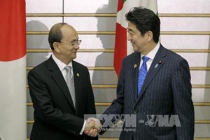 Thủ tướng Nhật Bản Shinzo Abe và Tổng thống Myanmar Thein Sein tại Hội nghị cấp cao ASEAN-Nhật Bản tháng 12/2013 (Nguồn: TTXVN)