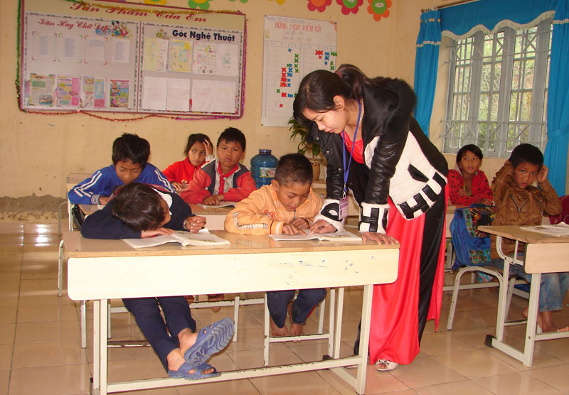 Mặc dù còn nhiều khó khăn nhưng cô và trò Trường Tiểu học Long Lanh, xã Đạ Chais vẫn hoàn thành chương trình “dạy tốt, học tốt”, 4 năm liền đều có học sinh đạt giải nhất, nhì, ba về viết chữ đẹp cấp tỉnh, huyện