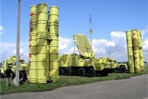 Hệ thống phòng thủ tên lửa S-300 của Nga (Nguồn: Fars)