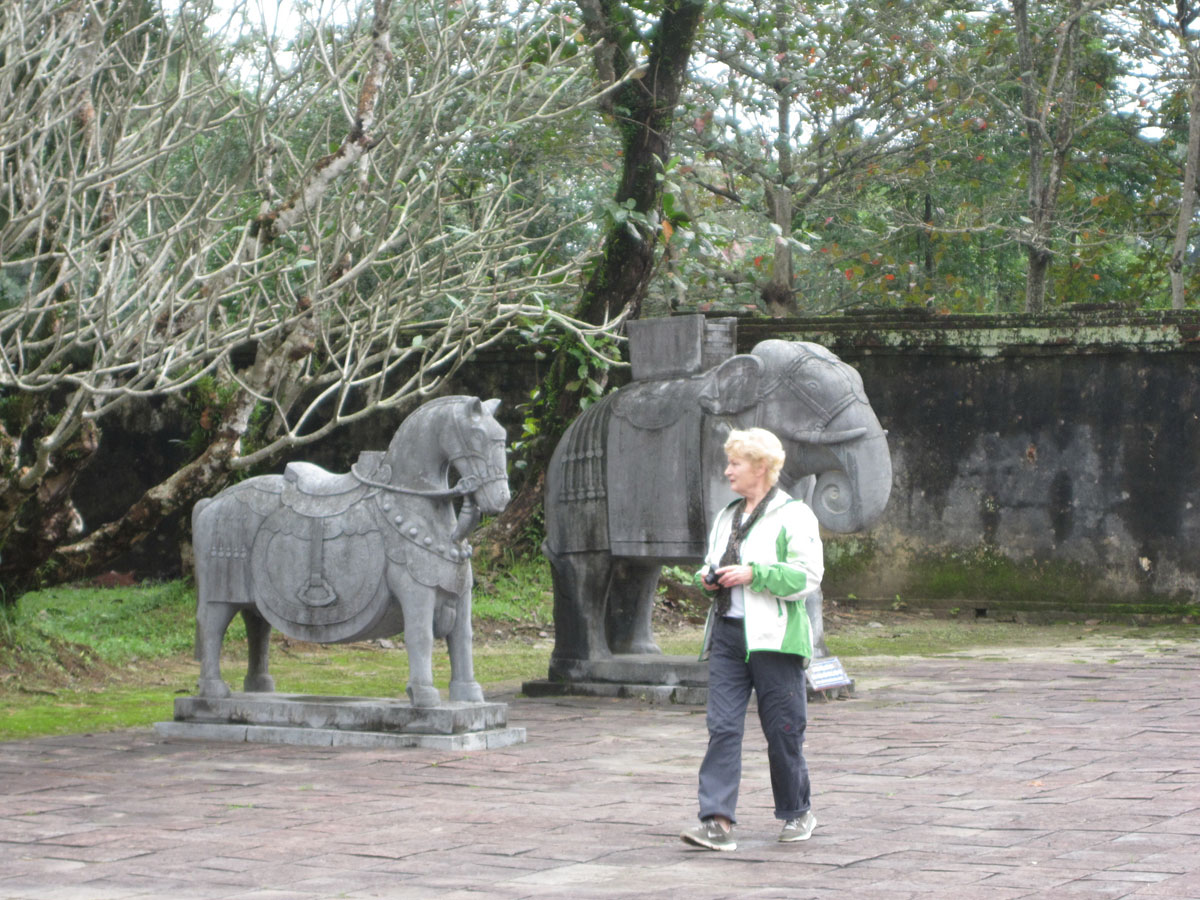 Ngựa trên lăng Minh Mạng