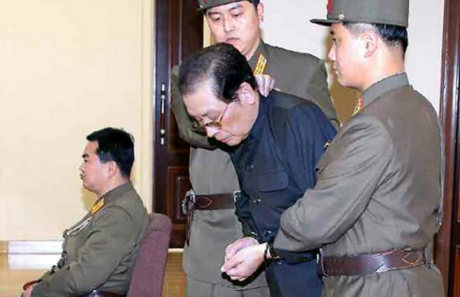 Ông Jang Song-Thaek tại phiên tòa quân sự ở Bình Nhưỡng ngày 12/12/2013. (Ảnh: Yonhap/TTXVN)