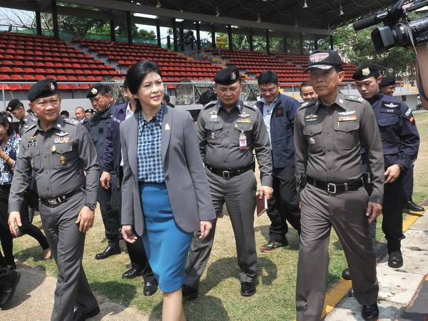 Bà Yingluck Shinawatra đã tới thị sát Trung tâm thực thi mệnh lệnh và duy trì hòa bình của cảnh sát chống bạo động nước này ở thủ đô Bangkok ngày 3/3. (Ảnh: THX/TTXVN)