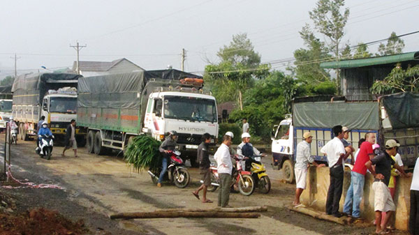 Ùn tắc giao thông kéo dài trên Quốc lộ 20