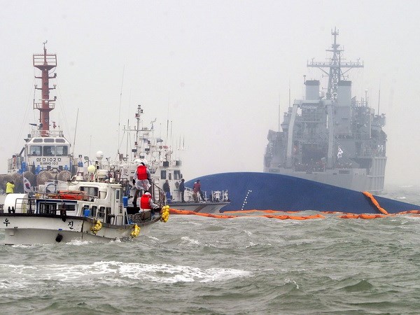 Thế giới cùng hướng về Hàn Quốc sau vụ chìm phà SEWOL