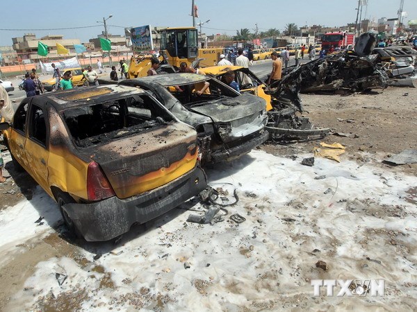 Hiện trường một vụ đánh bom xe ở Iraq. (Nguồn: AFP/TTXVN)