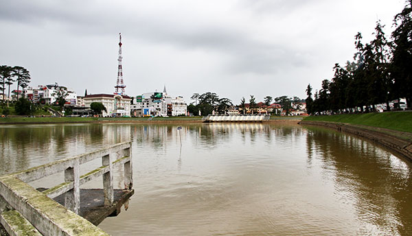 Hồ Xuân Hương lại tự động xả nước