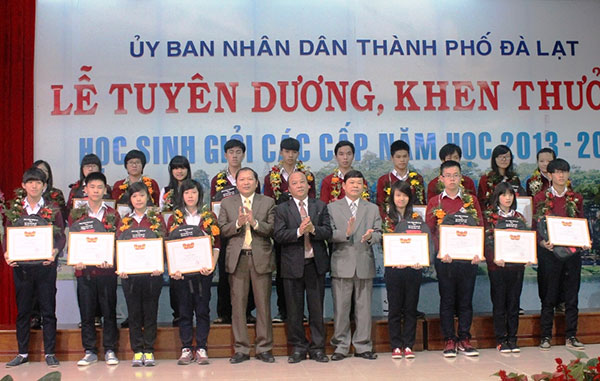 Tuyên dương, khen thưởng học sinh giỏi tiêu biểu của thành phố Đà Lạt năm học 2013 - 2014