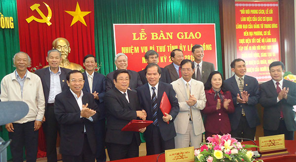 Bàn giao nhiệm vụ Bí thư Tỉnh ủy Lâm Đồng, nhiệm kỳ 2010 - 2015