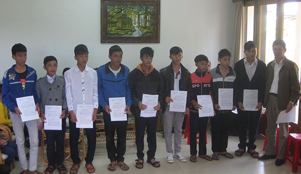 Làng SOS Đà Lạt trao học bổng cho học sinh nghèo, học giỏi năm 2014