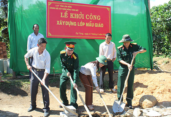 Lực lượng vũ trang tỉnh chung tay xây dựng nông thôn mới