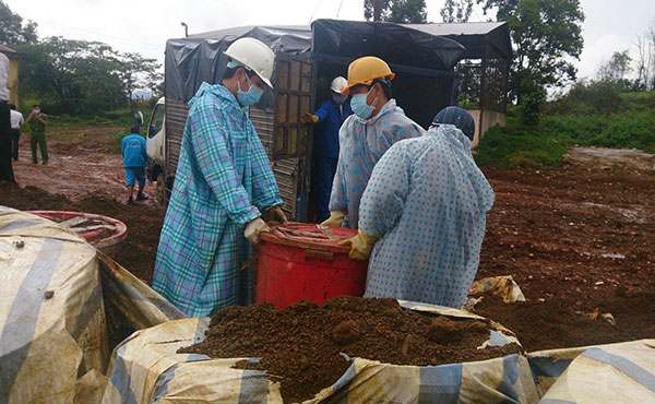 Tiêu hủy gần 1,4 tấn hóa chất độc hại vô chủ