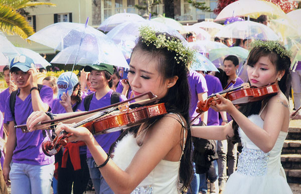 Đầu xuân bàn về lễ hội