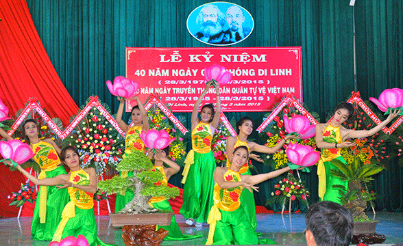 Văn nghệ chào mừng