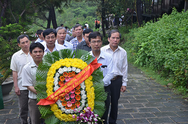 Lên viếng Đại tướng Võ Nguyên Giáp