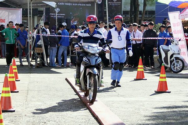 Sôi nổi Ngày hội "Thanh niên, học sinh, sinh viên với văn hóa giao thông"