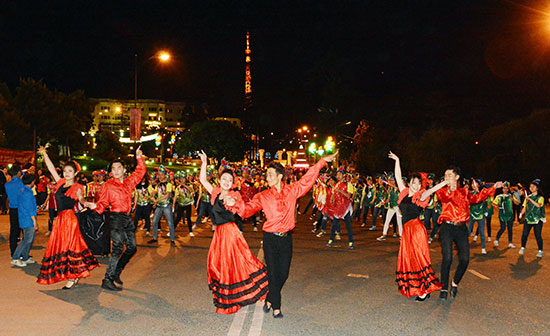 Tuổi trẻ Đà Lạt &quot;cuồng nhiệt&quot; cùng Festival Hoa