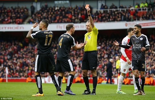 &quot;Leicester đã dâng tặng chiến thắng cho Arsenal&quot;