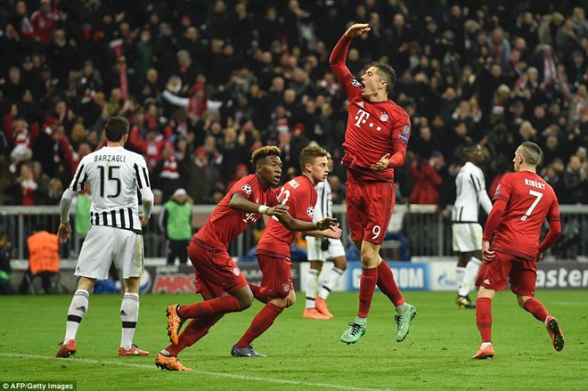 Bayern Munich ngược dòng nghẹt thở vào tứ kết Champions League