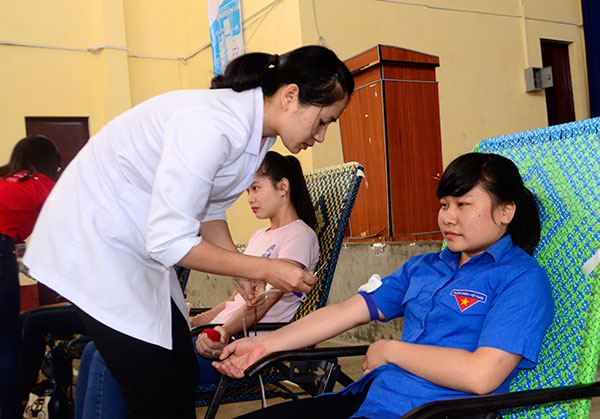 Đoàn viên, sinh viên Trường CĐSP Đà Lạt luôn tích cực tham gia hoạt động hiến máu tình nguyện