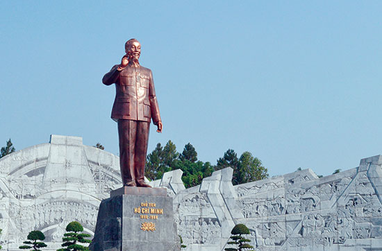 Công trình Tượng đài “Bác Hồ với các dân tộc Tây Nguyên” được khánh thành vào ngày 9/2/2012, đặt tại Quảng trường mang tên Đại đoàn kết, TP. Pleiku, Gia Lai