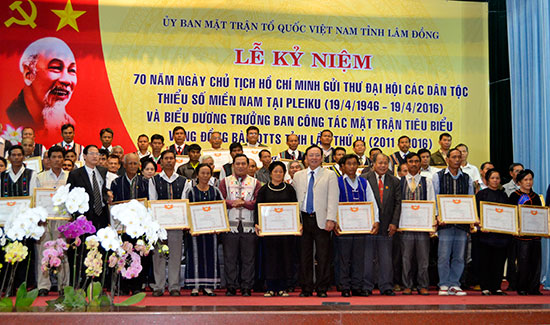 70 trưởng ban công tác Mặt trận vùng DTTS được khen thưởng