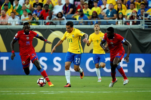 Coutinho lập hattrick, Brazil đại thắng Haiti 7-1