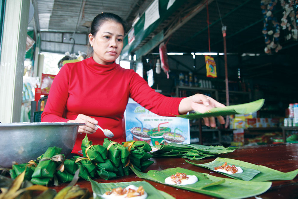 Bánh lọc Huế, món ăn quà vặt đã được nhiều người Huế ở Đạ Lây làm để bán buôn. Ảnh: H.Sang