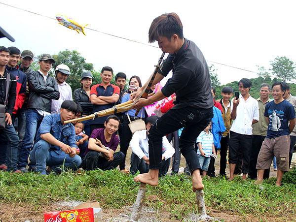 Đầu xuân vui hội Làng Mông