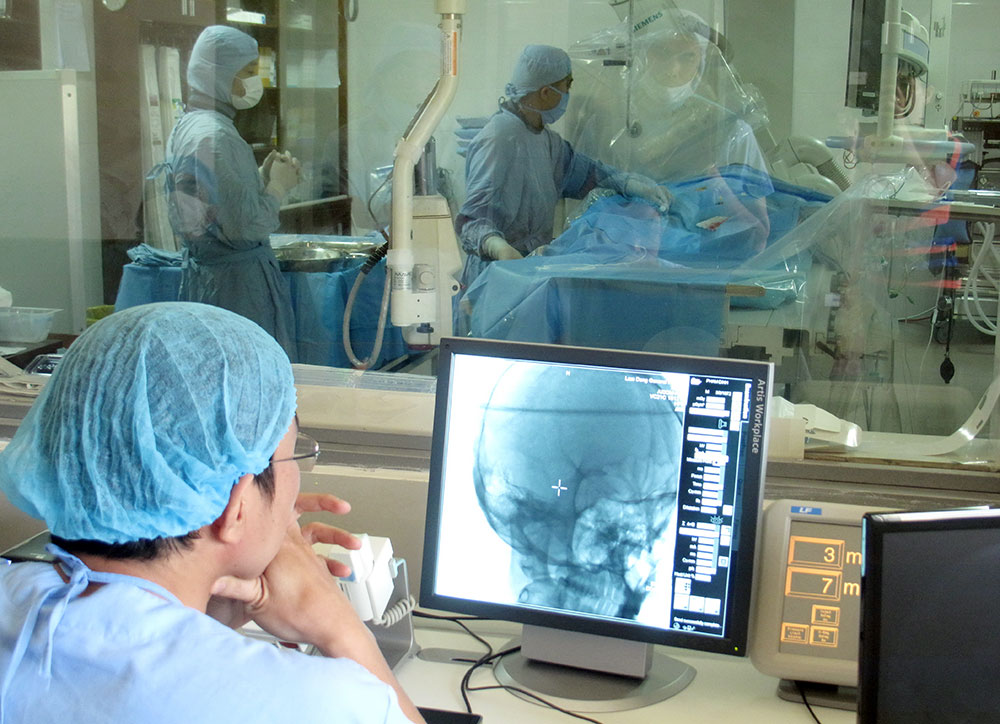 Bệnh viện Đa khoa Lâm Đồng triển khai thành công kỹ thuật mới "Chụp và can thiệp bệnh lý mạch máu thần kinh và tạng"