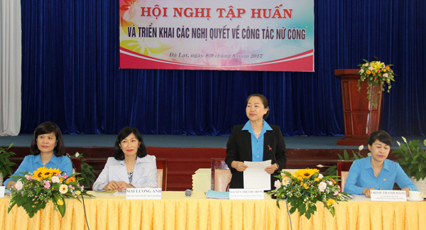 Đồng chí Nguyễn Thị Thu Hồng – Phó Chủ tịch Tổng LĐLĐ Việt Nam, phát biểu tại hội nghị