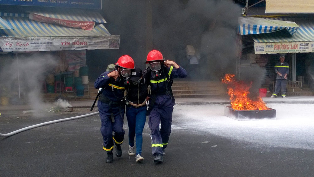 Tiểu thương chợ Đà Lạt thực tập phương án chữa cháy chợ