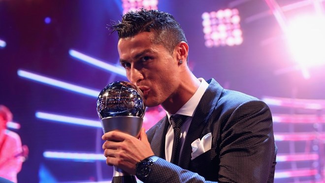 Cristiano Ronaldo giành danh hiệu Cầu thủ xuất sắc nhất năm