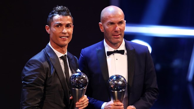 Cùng với Ronaldo, HLV Zidane đã giành danh hiệu HLV xuất sắc nhất FIFA. (Nguồn: Getty Images)