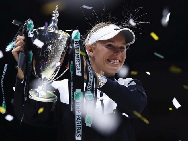 Người đẹp Caroline Wozniacki lần đầu đăng quang tại WTA Finals