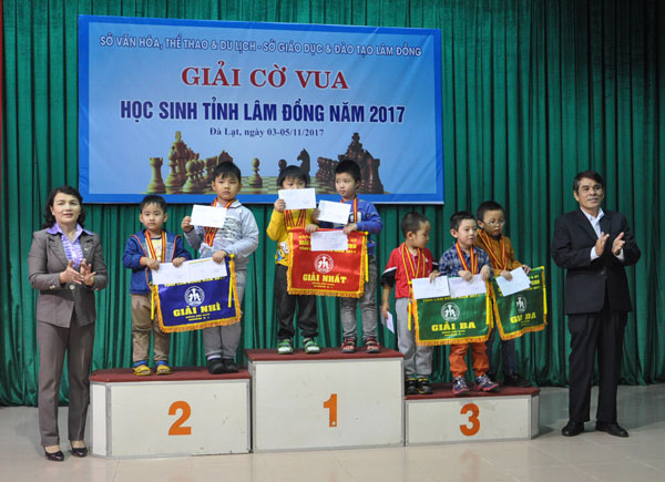 Trao 32 bộ huy chương tại Giải cờ vua học sinh toàn tỉnh