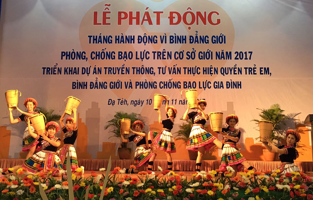 Chung tay chấm dứt bạo lực với phụ nữ và trẻ em gái