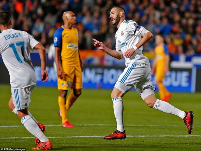 Benzema lập cú đúp góp công đưa Real Madrid vào vòng knock-out. (Nguồn: AFP/Getty Images)