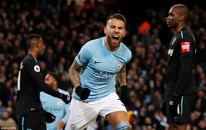 Nicolas Otamendi ăn mừng sau khi gỡ hòa cho Man City. (Nguồn: Reuters)