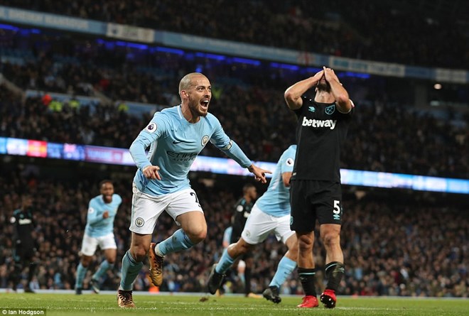 David Silva ấn định chiến thắng cho Man City. (Nguồn: DM)