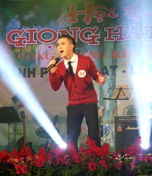 Ca sĩ Thành Trung - thí sinh đoạt giải nhất Giọng hát hay Đà Lạt lần 3 - 2013 trở thành hạt nhân nghệ thuật quần chúng của tỉnh