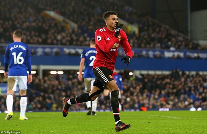 Đánh bại Everton, Manchester United trở lại tốp 2 Premier League