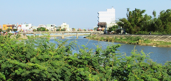 Dòng sông Gò Bồi yên ả, nơi sinh ra nhà thơ Xuân Diệu với Giải thưởng Hồ Chí Minh về văn học nghệ thuật. Ảnh: V.V