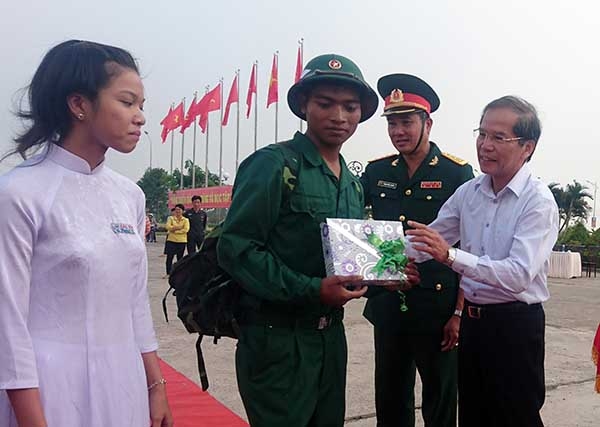 Cát Tiên: 42 thanh niên lên đường nhập ngũ