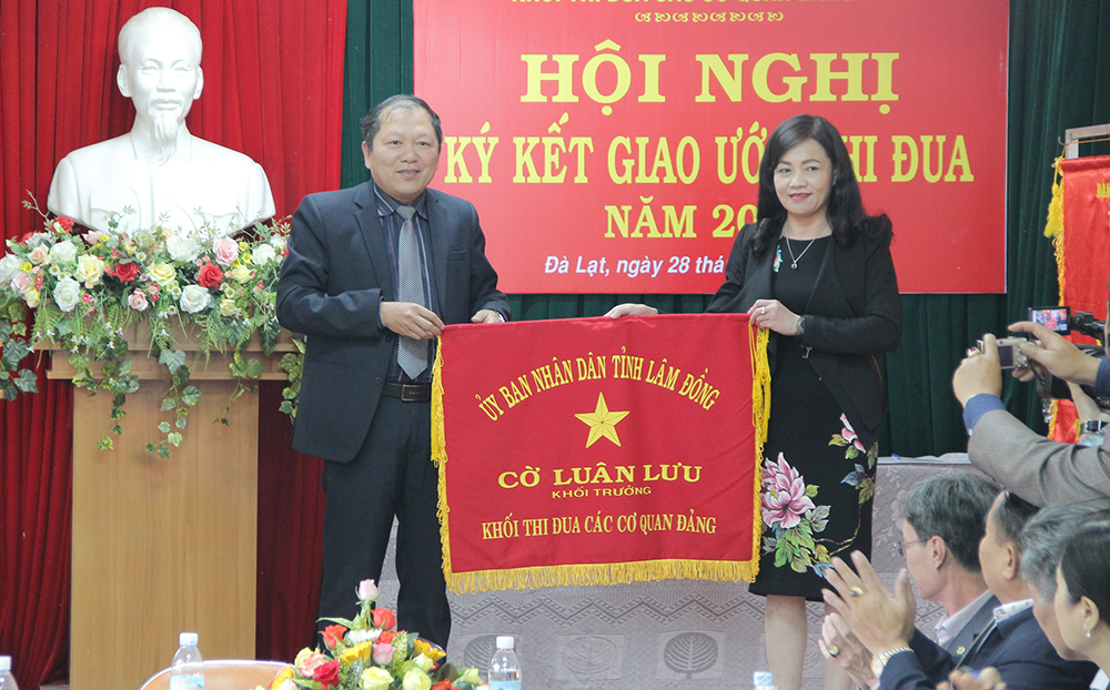 Các cơ quan Đảng ký kết giao ước thi đua năm 2018