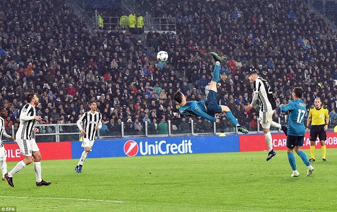 Ronaldo 'hạ gục' Juventus, Real Madrid đặt một chân vào bán kết