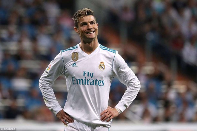 Ronaldo lập công, Real Madrid thoát thua ngay trên sân nhà