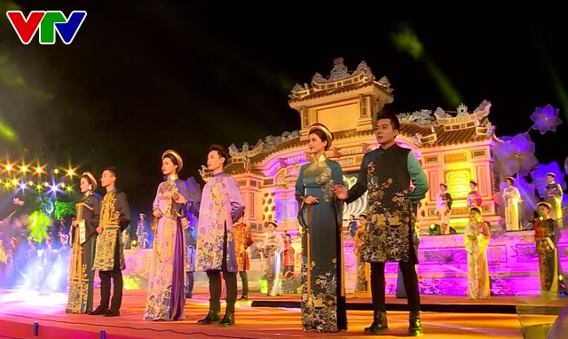 Lễ hội áo dài là một điểm nhấn tại kỳ Festival Huế lần thứ 10, là nơi hội tụ các nhà thiết kế Áo dài nổi tiếng của cả nước.