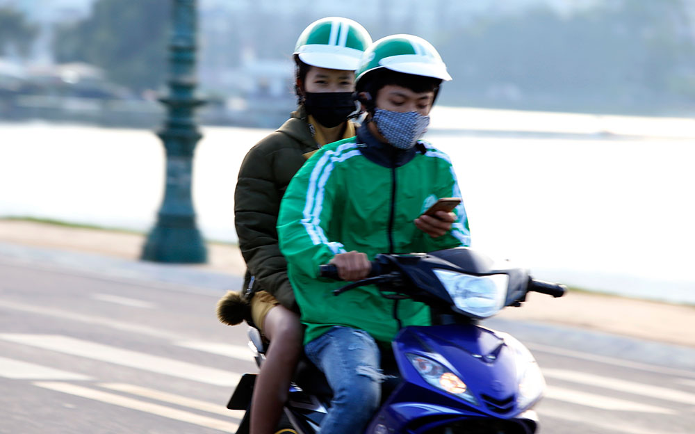 Xe ôm truyền thống trước "cơn bão" Grabbike