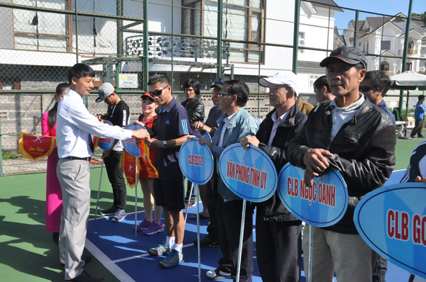 Trên 100 VĐV thi đấu tại giải quần vợt các nhà quản lý và trung cao tuổi toàn tỉnh Lâm Đồng – 2018
